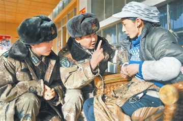 巡诊路上，女儿读懂了父亲