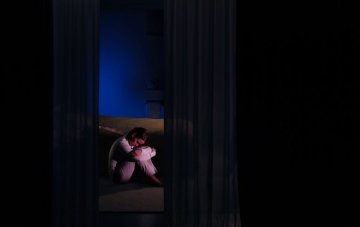 偷窥者的幻想：摄影师4年拍摄人类夜晚丑恶欲望