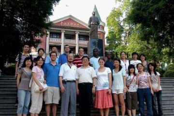 美国印地安纳州大学师生到我校医科进行为期三周的观摩学习