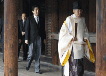 日学者：安倍拜鬼乃逆反心理