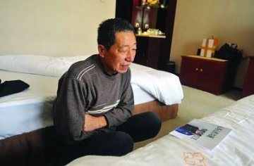 患癌父亲探望狱中儿子续：拒吃止痛药保持清醒