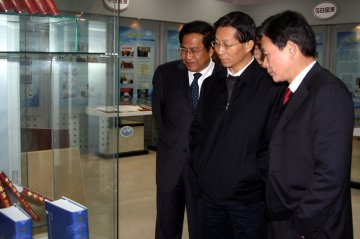 江苏省副省长曹卫星一行来我校视察