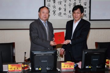 “中药资源与开发专业系列创新教材”编写启动暨主编会议在我校召开