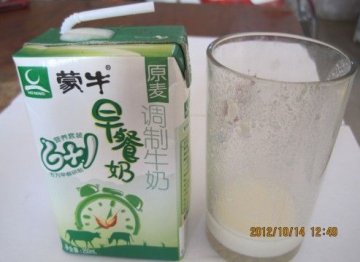 蒙牛早餐奶现块状沉淀物 售后态度粗劣屡次爽约