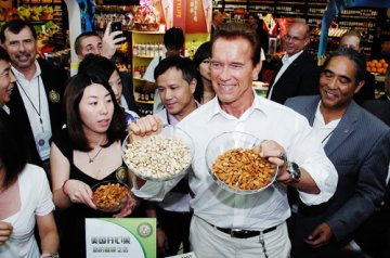 州长施瓦辛格也卖坚果