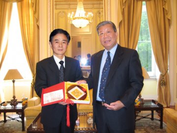 吴勉华校长率团访问欧洲