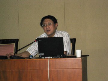 南京大学龚放教授来我校作报告