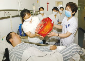 端午慰问禁毒英雄