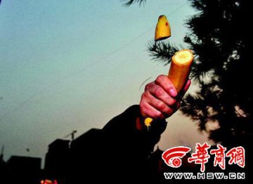女士2次遭遇风筝线割面