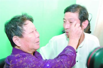 失散47年母子验血认亲