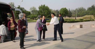 国家卫生计生委机关离退休老干部到我中心昌平新址参观