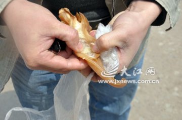 江西赣州发现人造猪耳 疑用明胶和塑料制成