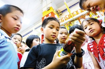 业内爆料：中小食品供应商改食品日期是潜规则