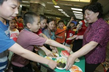 肯德基请专家帮儿童“消化”不良饮食习惯