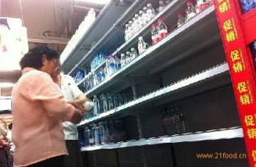 新安江水污染引发杭州城“抢水大仗”