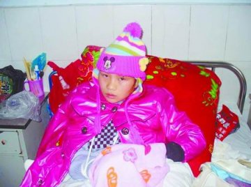 两少年入室抢劫 小女孩勇护奶奶身中14刀