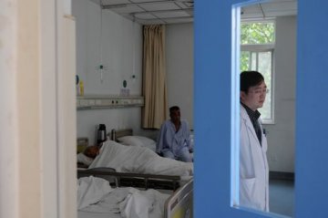 二月当防闲出病