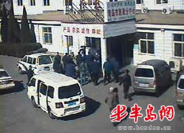 20多人冲进医院殴打5伤者 监控摄像录下全过程