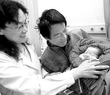 宫外孕产妇生下健康宝宝