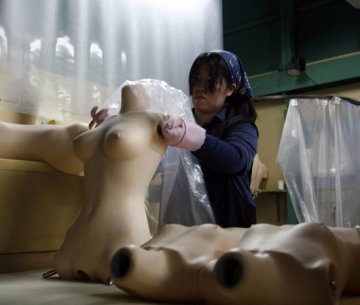 揭秘日本性爱娃娃制作过程