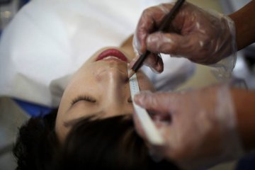 韩国摄影师记录5位模特血腥整容蜕变全程