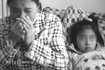 重庆：女孩吃头发成瘾