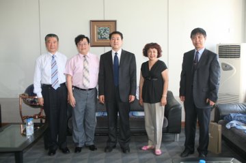 关超然教授应邀来我校讲学