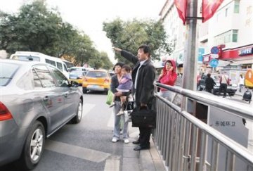 医生发微博质疑单位门前难打车
