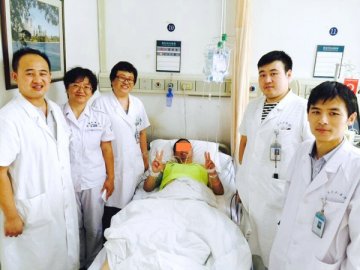 北京市卫计委专家组莅临第306医院探望北马伤员