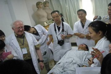 中山医学院夏季学期“外籍教师开放性课程”取得圆满成功