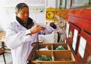 只有一只手的老村医：“我想真正体现我价值”