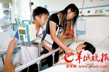 少年辍学擦鞋为救母 骆妈妈将获最佳手术方案