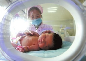 父母在京参加生育险 非京籍婴儿出生患病拟报销
