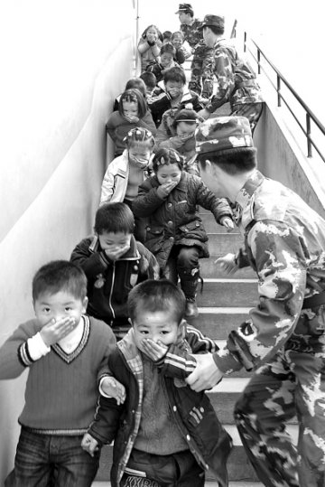 孩子学逃生