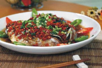 湘粤特色剁椒鱼头制作图解