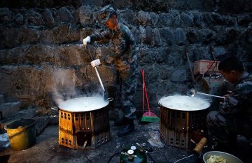 外媒眼中的雅安地震：重建和新生