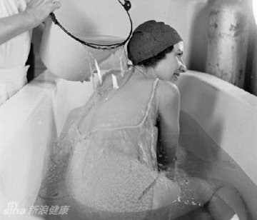 探秘国外最神秘恐怖的少女药浴