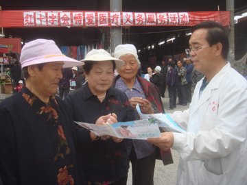二团医院志愿者 免费义诊送健康