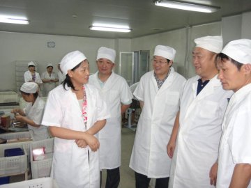 省物价局副局长梅香雪同志到部分药品生产企业调研