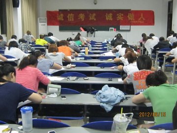 “我们的考场，我们做主”--护理学院期末考试无人监考悄然兴起