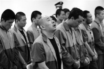 北京今年最大非法组织卖血案开庭 12人受审