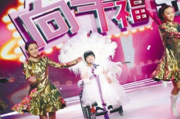 女孩患三种罕见病难自理 坚持唱歌登上央视舞台