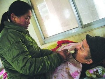 女子照顾瘫痪前夫16年携其嫁给前夫二哥