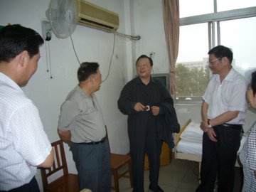 全国政协提案委员会副主任王生铁到省荣军医院视察工作
