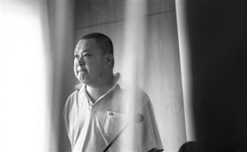 下岗男子为救妻私刻医院公章免费透析 涉嫌诈骗