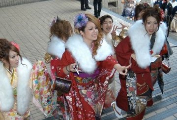 日本成人节少女漫步组图