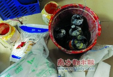 石蜡墨汁加染料造出
