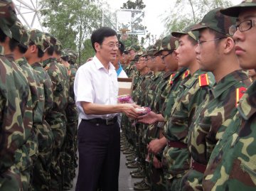 基础医学院领导中秋慰问2011级新生