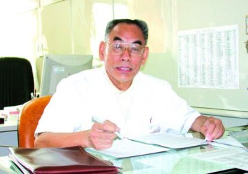 8旬医生回访病人30年