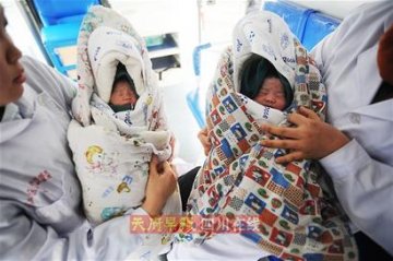 41岁的她 生下一对元宵宝宝